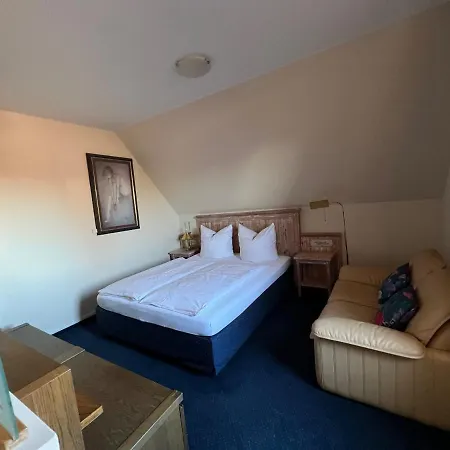Hotel Eut-in Alte Straßenmeisterei 3*